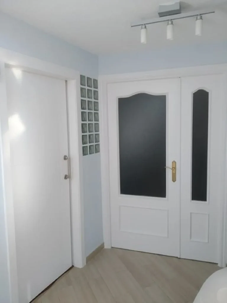 lacar o pintar puertas